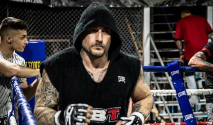 Perde conoscenza mentre si allena in palestra, muore atleta 51enne di kick boxing