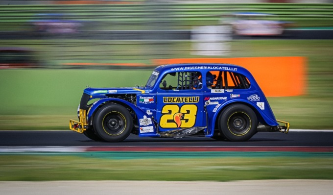 In migliaia all’American Festival of Rome di Vallelunga: adrenalina e brividi per i piloti Legend Cars della Toscano Racing