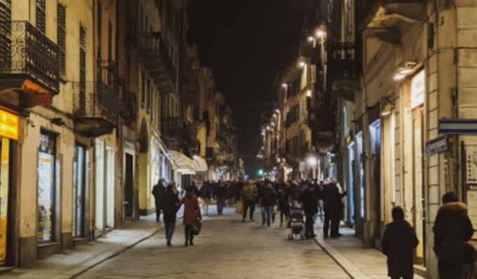 Corso Strada Nuova diventa pedonale nelle sere estive, potenziata la linea 3 Centro