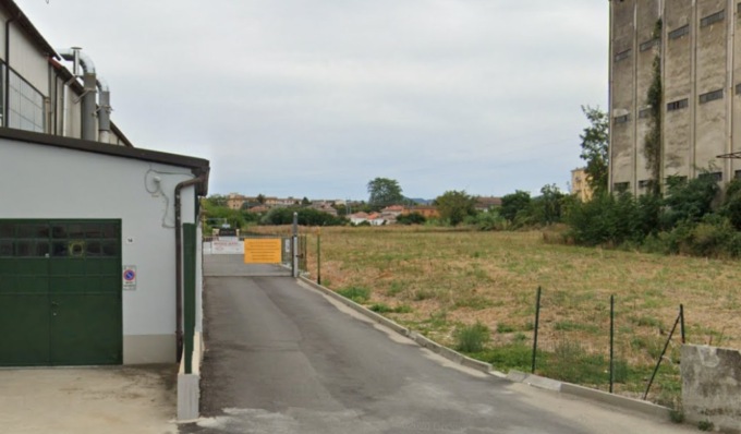 Infortunio sul lavoro, 60enne si taglia un braccio con un vetro: grave in ospedale