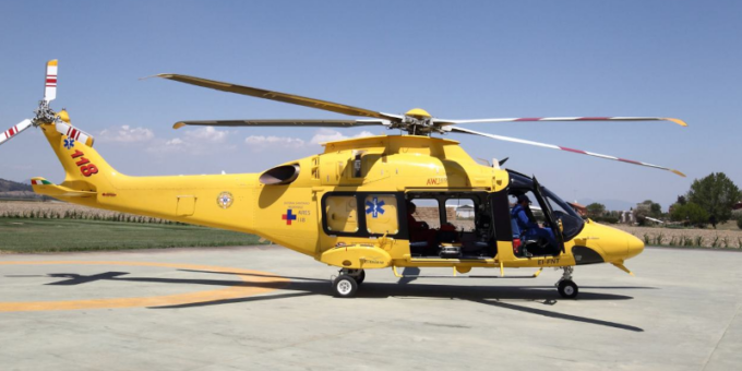 Cade da un’altezza di 3 metri, trasportato in ospedale in elisoccorso