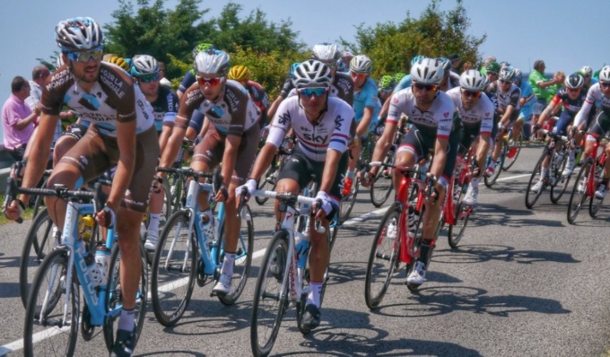 Tour de France 2024, la carovana gialla per la prima volta in 120 anni di storia attraverserà l’Oltrepò Pavese