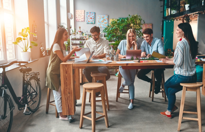 Tavoli per soggiorno: stile e funzionalità per completare il tuo spazio living