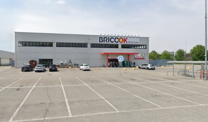 Tenta il furto al Brico Ok di Mortara, in auto refurtiva rubata in altro negozio