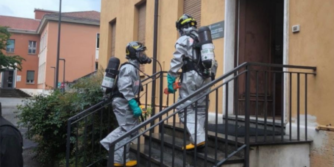 Fuga di sostanze chimiche all’Università di Pavia, 2 persone intossicate
