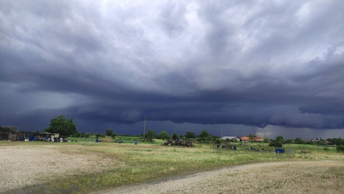 Tornano rovesci e forti temporali, è allerta meteo arancione in provincia di Pavia