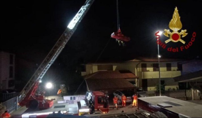 Accusa un malore in casa, intervengono i Vigili del Fuoco con l’autoscala