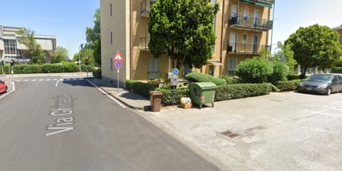 Causano un incidente stradale a bordo di un’auto elettrica, due le 14enni coinvolte