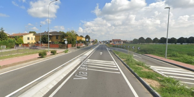 Nascondeva tre involucri con 14 dosi di cocaina, 39enne tenta la fuga