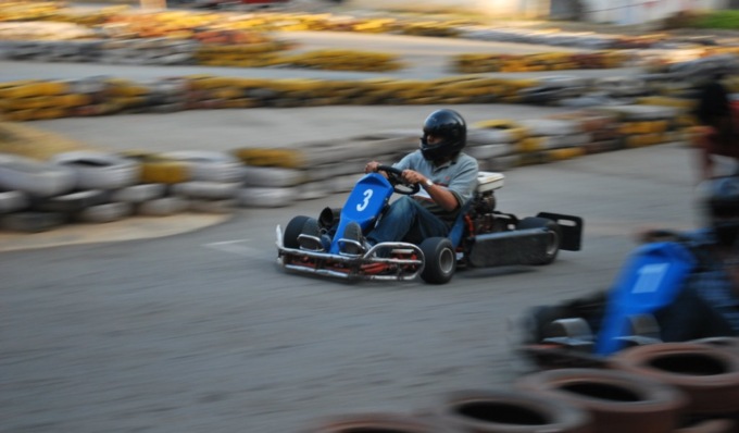 Stroncato da un infarto dopo una corsa in go kart con gli amici, muore a 45 anni