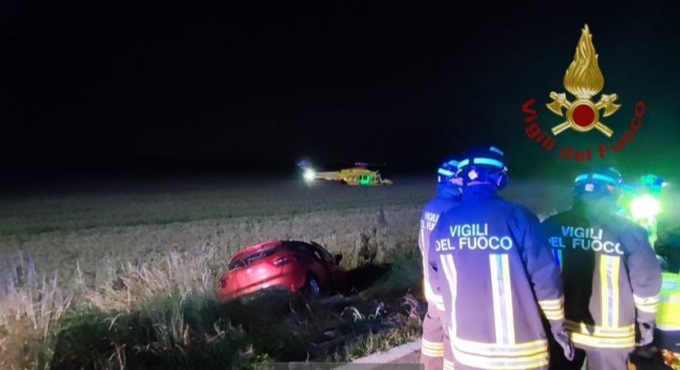 Scontro frontale tra due auto a Copiano, muore 51enne