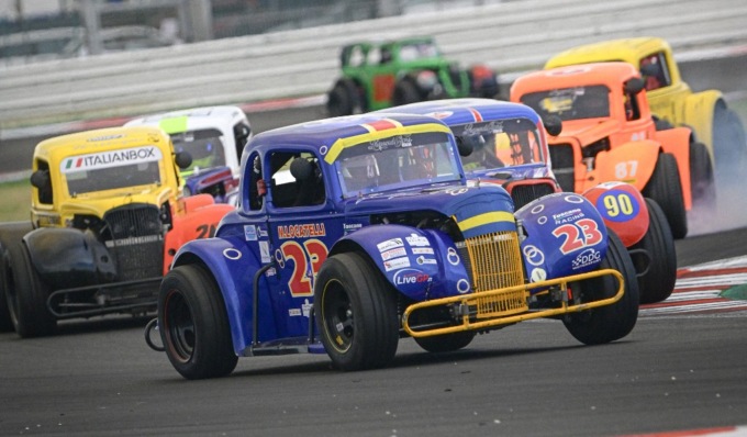 Imprevisti, incidenti e ripartenze: la dura legge delle Legend Cars