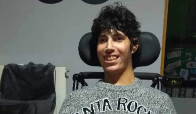 Una raccolta fondi per un’auto adatta a Nicholas, 29enne con disabilità motoria