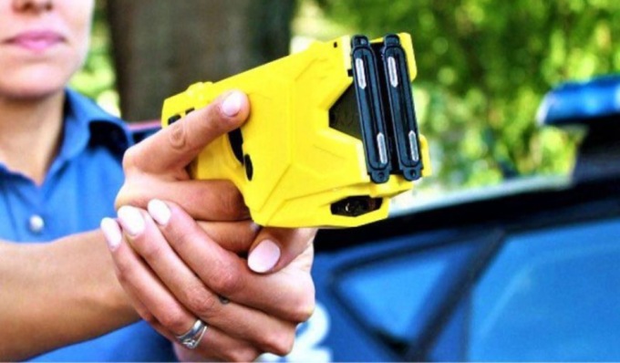 Taser e sicurezza, assessore La Russa: “Strumento essenziale”. A Pavia sarà il Prefetto a decidere sullo sciopero dei Vigili