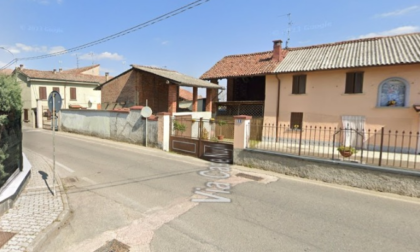 Motociclista e ciclista si scontrano all'incrocio, in Ospedale in elisoccorso