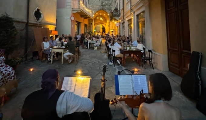 Mercatino sotto le Stelle: appuntamento a Varzi con musica, artigianato e sapori locali