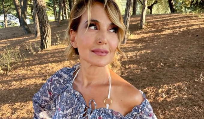 All’asta il guardaroba di Barbara D’Urso per sostenere i giovani fragili di una cooperativa di Giussago