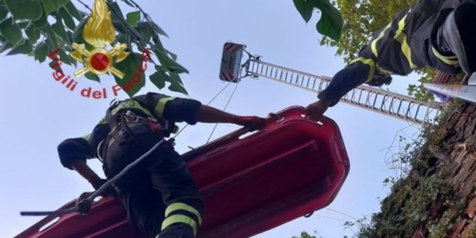 Cade da un muretto e finisce in un dirupo, 27enne in Ospedale