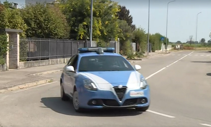 Incidente in monopattino: diciottenne trovata morta in via Bonomi, con lei un'amica priva di sensi