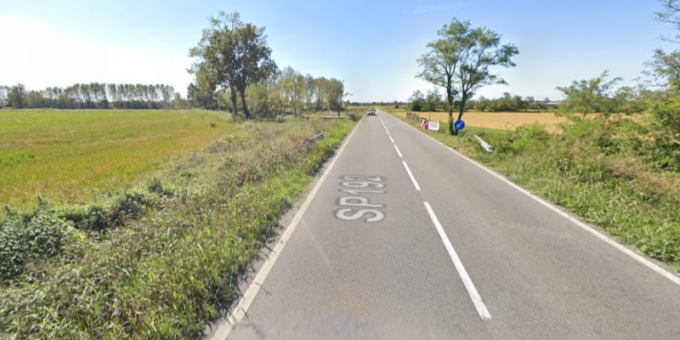 Incidente stradale, scontro tra auto e moto, coinvolte 4 persone