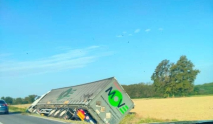 Mezzo pesante fuori strada, soccorsi attivati a Villanterio