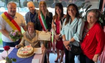 Voghera festeggia i 100 anni di Carla Mognaschi, l'omaggio del sindaco Garlaschelli