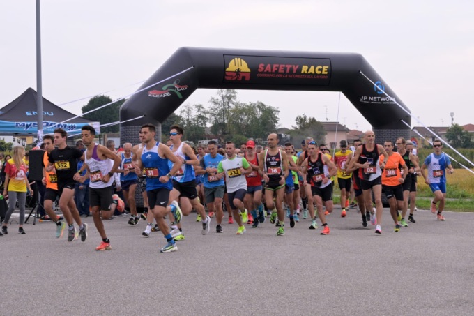 Terza edizione del “Safety Race” a Vigevano, gli arrivi dei partecipanti alla manifestazione