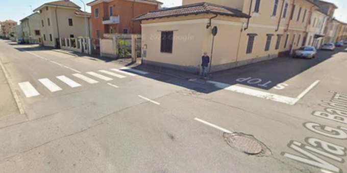 Furgone si ribalta in mezzo alla strada, feriti un 63enne ed una 28enne accompagnati poi in ospedale