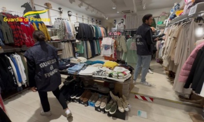 Sequestrati oltre 15.000 capi d'abbigliamento, rubati da "Zara" e rivenduti in un negozio di Vigevano