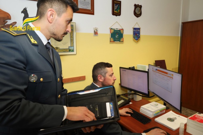 Patto con la criminalità per coprire la bancarotta, sei persone arrestate