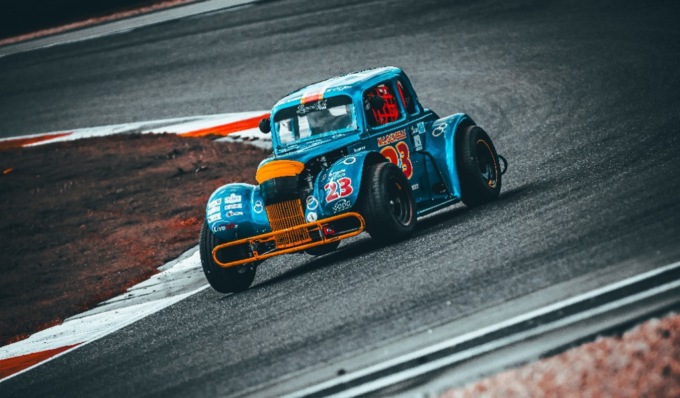 La Toscano Racing sfiora il podio al Mugello con Michele Locatelli nel campionato Legend Cars Italia