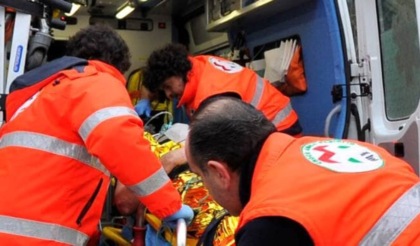 Scontro frontale tra due veicoli sulla statale 494: feriti una 50enne e un 76enne