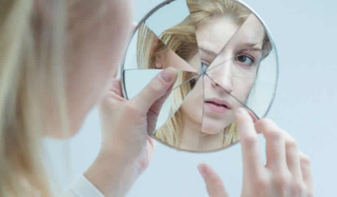 Dismorfismo corporeo, quando la forma fisica e i difetti diventano una vera ossessione: incontro pubblico a Pavia