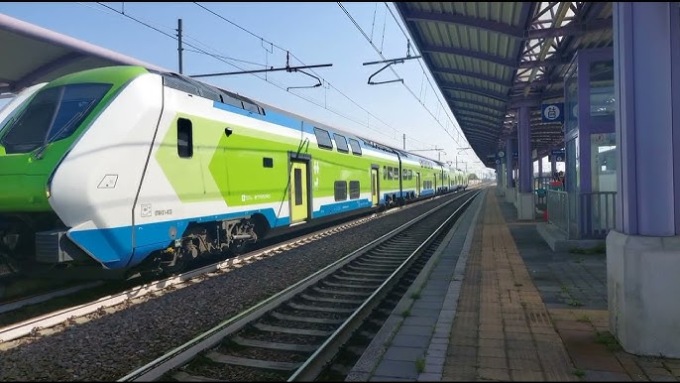 Scippo in treno sulla linea Milano-Mortara, rapinata 28enne di Vigevano