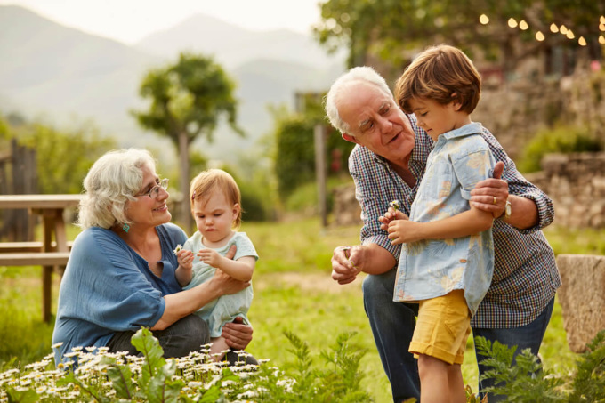 Festa dei nonni 2024, frasi d’auguri e immagini gratis da inviare via WhatsApp