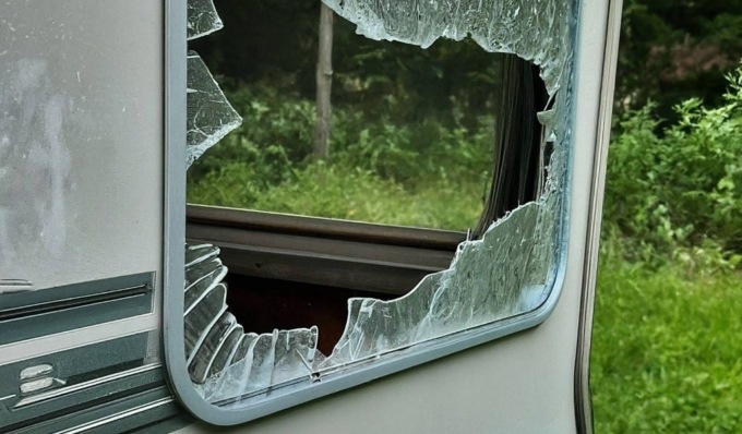 Turisti svizzeri derubati a Pavia: sottratta una costosa bicicletta da corsa dal camper parcheggiato sul Lungo Ticino