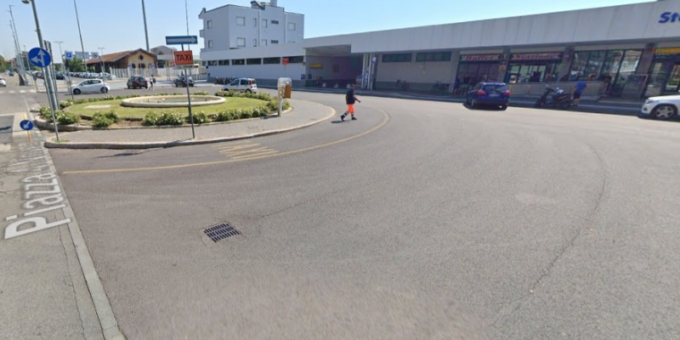 Alla guida senza i requisiti necessari, stava accompagnando un 20enne in ospedale