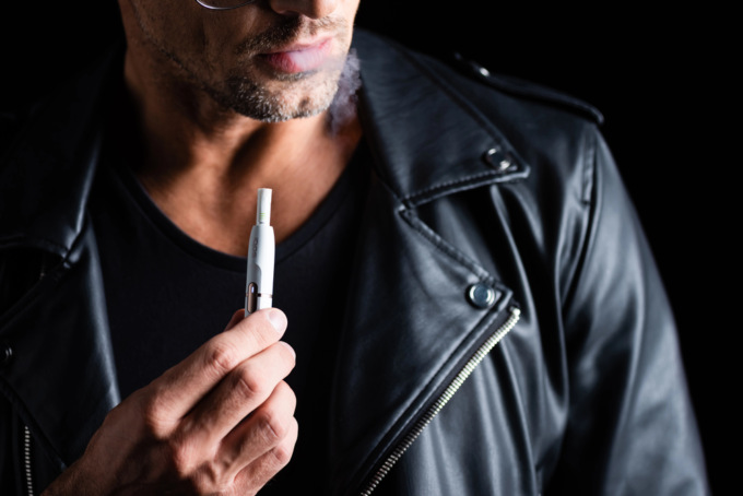 La sigaretta elettronica sul grande e piccolo schermo: lo svapo sostituisce il fumo
