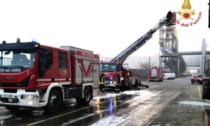 Divampa l'incendio in un'azienda di Mortara: intervenute diverse squadre dei Vigili del Fuoco