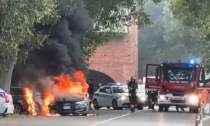 Auto a fuoco, Vigili del Fuoco in azione sul Lungo Ticino Sforza