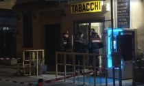 Tabaccaio reagisce a un tentativo di rapina, ferito da un colpo di pistola ad un piede