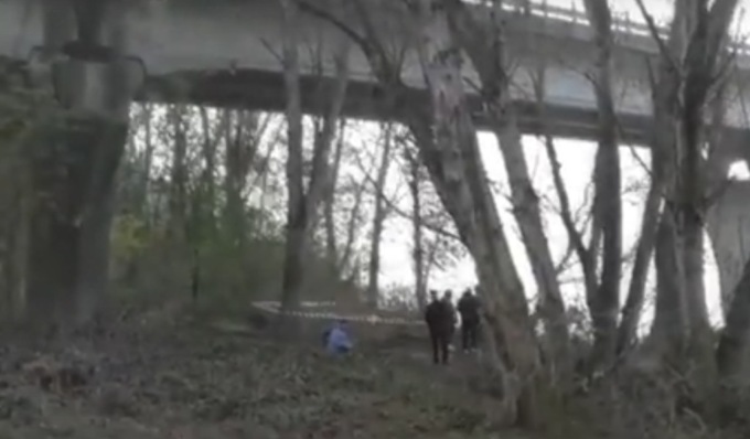Cadavere trovato sotto il ponte sul Po tra Pavia e Alessandria, oggi l’autopsia