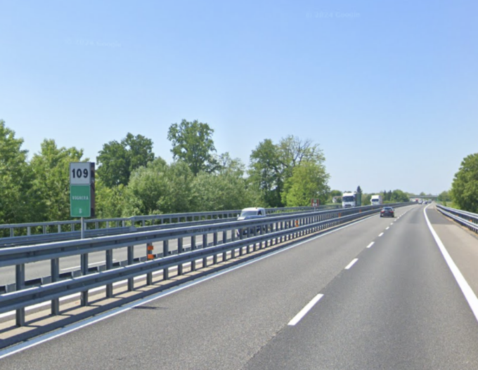 Terribile scontro tra due auto sulla A21 a Voghera, 25enne via in ambulanza