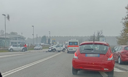 Schianto tra auto a San Martino Siccomario, 5 persone ferite