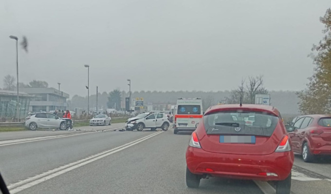 Schianto tra auto a San Martino Siccomario, 5 persone ferite