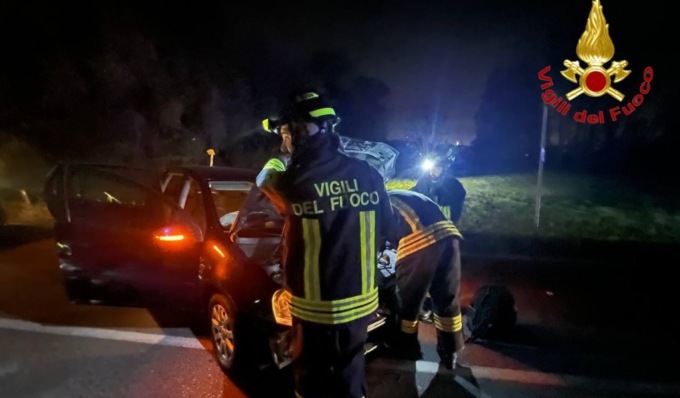 Incidente frontale tra due auto a Villanterio, 6 persone ferite e trasportate in ospedale