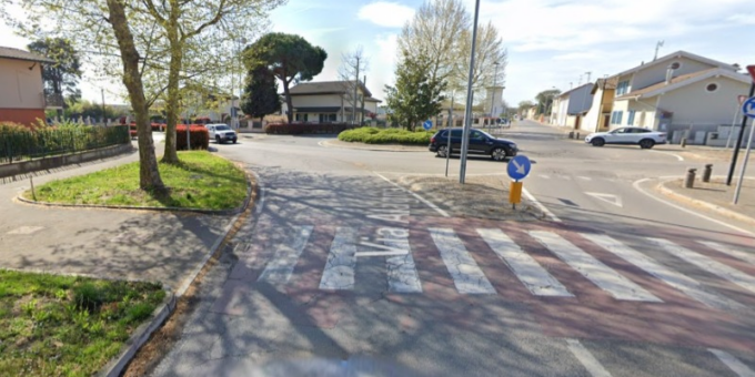 Urtata da un’auto in via Alagna, 58enne trasportata all’ospedale in ambulanza