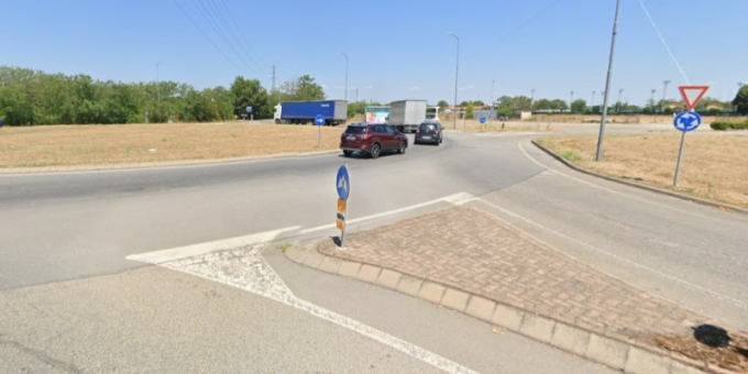 Ciclista 55enne cade a terra urtato da un’auto, trasportato all’ospedale di Vigevano