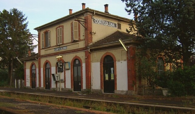 Prende a pugni la compagna in stazione, poi si scaglia contro i Carabinieri