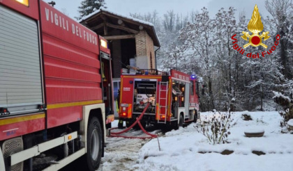 Incendio in abitazione a Montesegale, fiamme domate in nove ore di lavoro